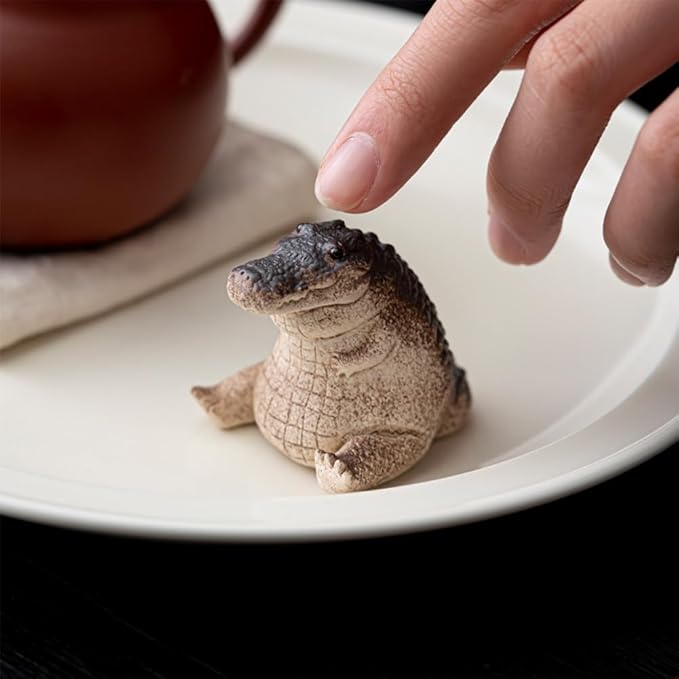Mini Alligator Baby Statue Ornament, Cute Resin Crocodile Figurine, Tea Pet Alligator Sculpture, Animal Statue for Indoor Outdoor Home Garden Decoration, Animals & Crocodile Lovers