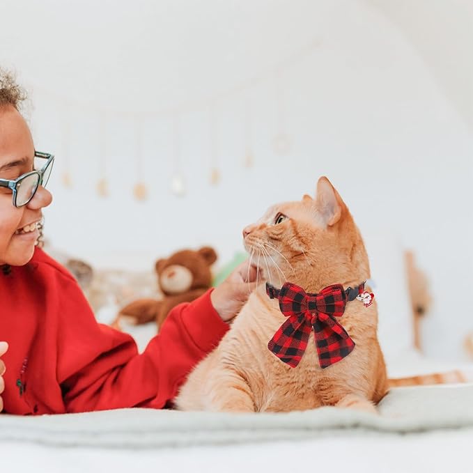 SCENEREAL Christmas Cat Collar with Bell & Stylish Bowtie, Classic Red Green Plaid Pattern Breakaway Cat Collars Accessories for Boy Girl Small Cats, Holiday Xmas Kitten Costumes for Female Male Pets