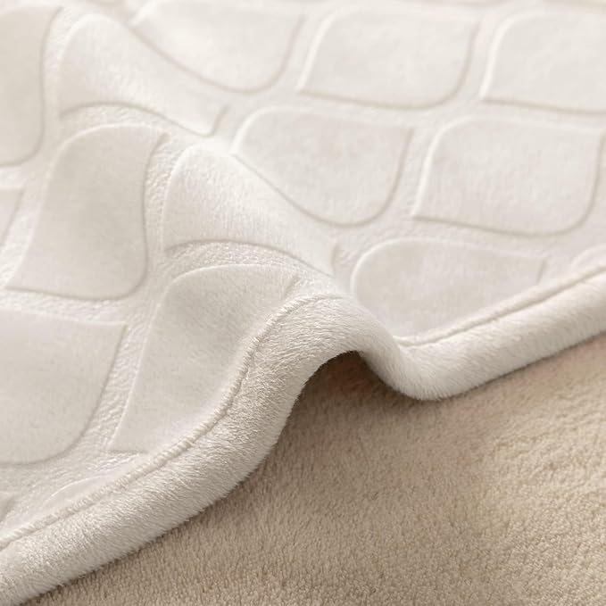 fuguitex Waterproof Dog Blanket Bed Cover Dog Crystal Velvet Moroccan Fuzzy Cozy Plush Pet Blanket Throw Blanket for Couch Sofa(30 * 70 inch, Cream+Beige)