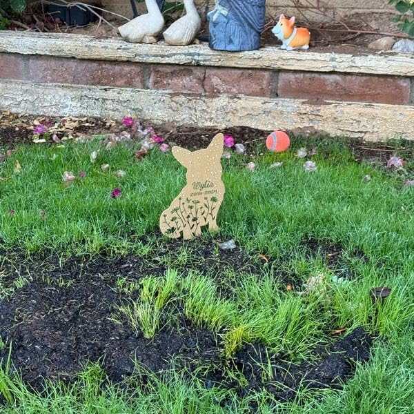 Custom Metal Chihuahua Memorial Stake,Chihuahua Grave Marker,Personalized Dog Loss Gift,Garden Stake for Loss of Dog,Chihuahua Garden Decor,Pet Outdoor Decor Memorial Stakes.
