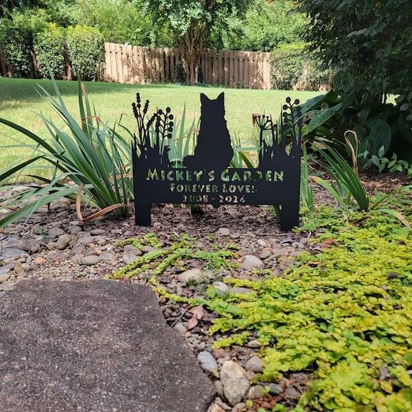 Custom Metal Chihuahua Memorial Stake,Chihuahua Grave Marker,Personalized Dog Loss Gift,Garden Stake for Loss of Dog,Chihuahua Garden Decor,Pet Outdoor Decor Memorial Stakes.