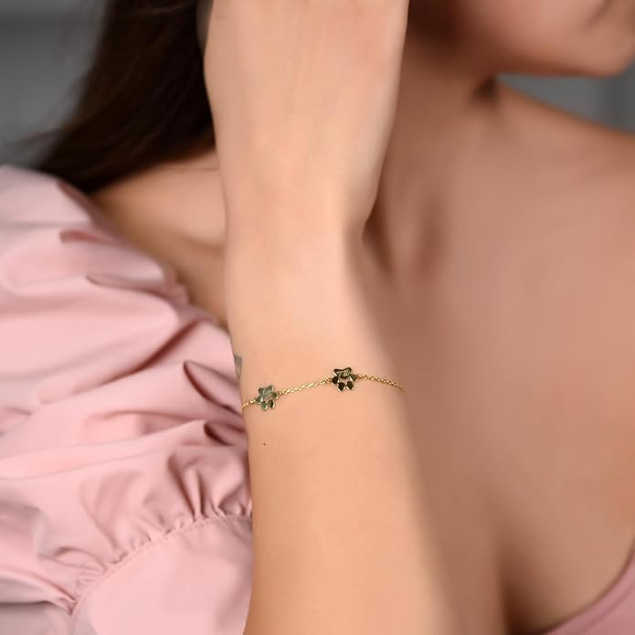 Personalized Tiny Dog Paw Print Bracelet, Minimalist Design, Custom Pet Name, Perfect for Pet Lovers. A Meaningful Accessory to Celebrate Your Furry Friend
