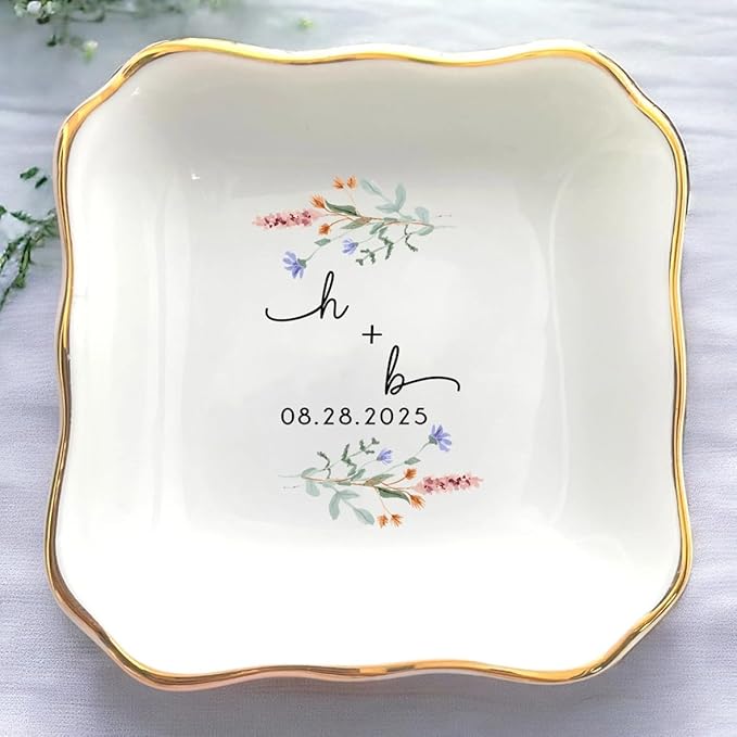 Custom Wildflower Engaged Ring Dish, Personalised Floral Trinket Dish, Ring Holder Engagement Gifts for Couples Newly Engaged, Jewelry Tray Gift for Her Bride Wife Bestie