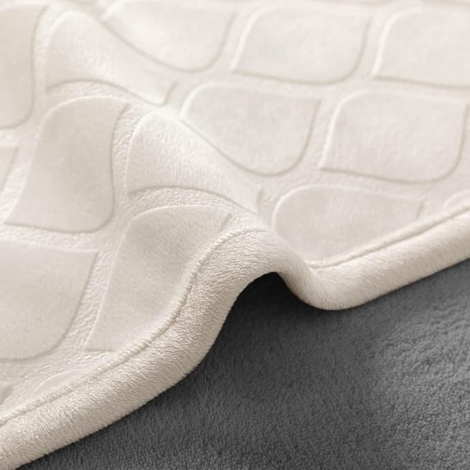 fuguitex Waterproof Dog Blanket Bed Cover Dog Crystal Velvet Moroccan Fuzzy Cozy Plush Pet Blanket Throw Blanket for Couch Sofa(68 * 82 inch, Cream+Grey)