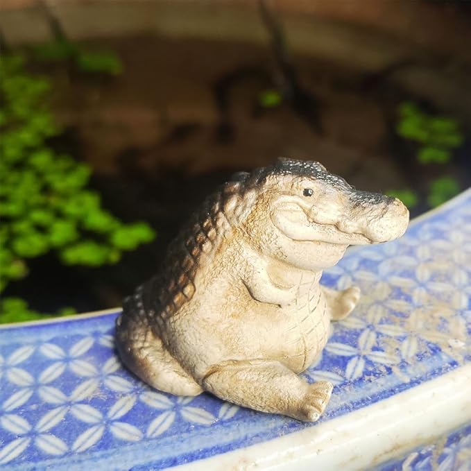 Mini Alligator Baby Statue Ornament, Cute Resin Crocodile Figurine, Tea Pet Alligator Sculpture, Animal Statue for Indoor Outdoor Home Garden Decoration, Animals & Crocodile Lovers