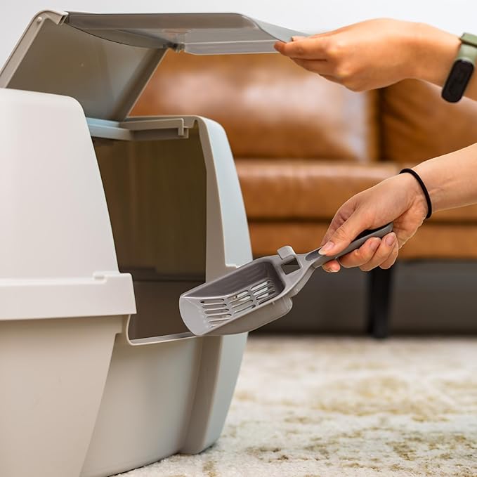 IRIS USA Corner Cat Litter Box Enclosed with Scoop - Privacy and Easy Access for Cleaning, Odor Defensive Hooded Litter Tray, Sturdy Stain Resisting Plastic, Fits in Most Corners, Gray