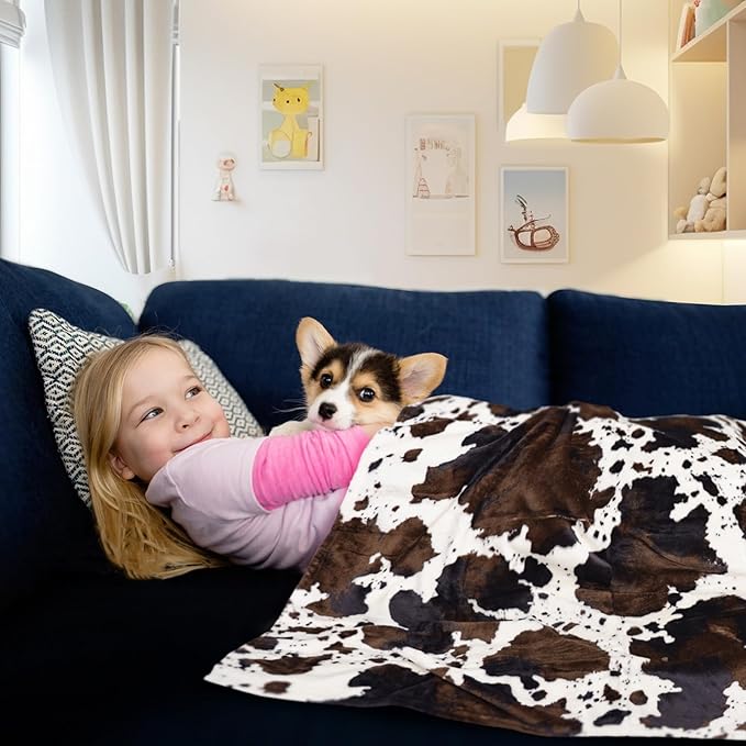 Bnuitland Cow Print Throw Blanket with Storage Pouch, 300 GSM Double Sided Cute for Bed/Sofa/Lap, Gift Blanket for Kids/Babys/Pets, Super Soft Cozy Lightweight Fuzzy Flannel Throw, 50×40 inch