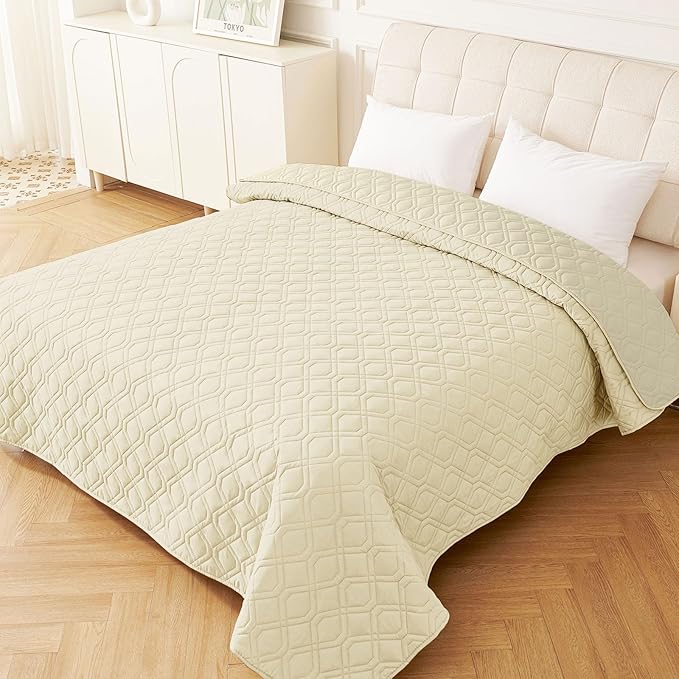 hyha Waterproof Dog Bed Blanket, Soft Pet Blankets, Waterproof Couch Cover for Dogs, Reversible Sofa Covers Washable for Furniture (68x82 Inch, Beige/Beige)