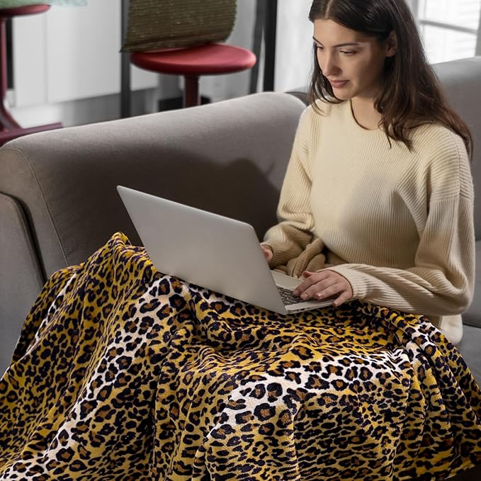 Bnuitland Leopard Print Fleece Flannel Throw Blanket with Storage Pouch for Bed Sofa Travel, 300 GSM Double Sided Super Soft Fuzzy Fluffy Cheetah Print Blanket for Adults and Kids, 50x70 inch