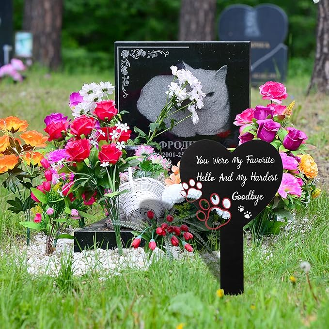 BUoonyer Pet Memorial Graves Markers for Dogs Cats, Pet Cemetery Headstones Decorations, Metal Cross Stake Grave Stones Decor, Graveyard Remembrance Graveside Sign for Garden Outdoor Outside Yard