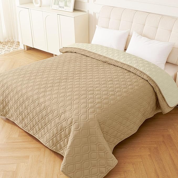 hyha Waterproof Dog Bed Blanket, Soft Pet Blankets, Waterproof Couch Cover for Dogs, Reversible Sofa Covers Washable for Furniture (52x82 Inch, Camel/Beige)