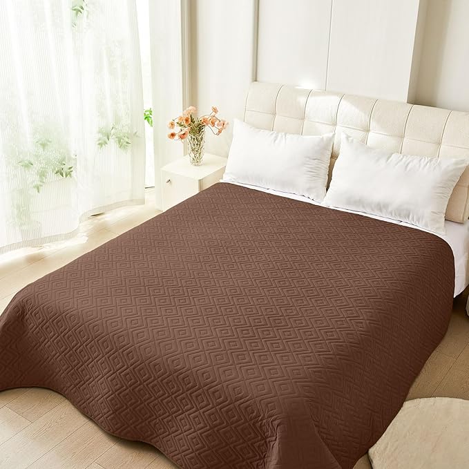 hyha Waterproof Dog Blanket, Soft Pet Bed Blankets, Waterproof Sofa Couch Cover for Dogs Washable, Reversible Pet Couch Covers for Sofa Furniture (82x120 Inch, Brown/Chocolate)