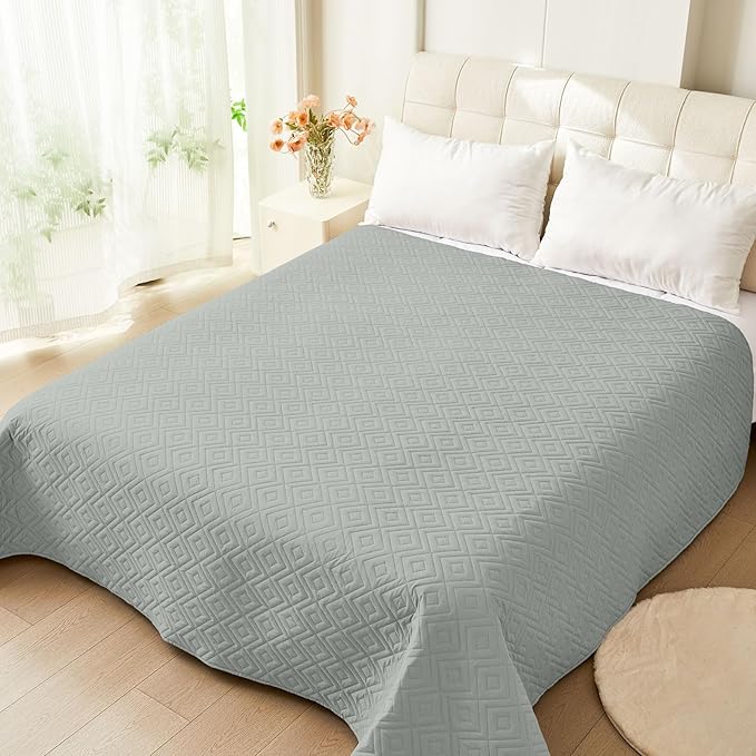 hyha Waterproof Dog Blanket, Soft Pet Bed Blankets, Waterproof Sofa Couch Cover for Dogs Washable, Reversible Pet Couch Covers for Sofa Furniture (82x102 Inch, Grey/Light Grey)