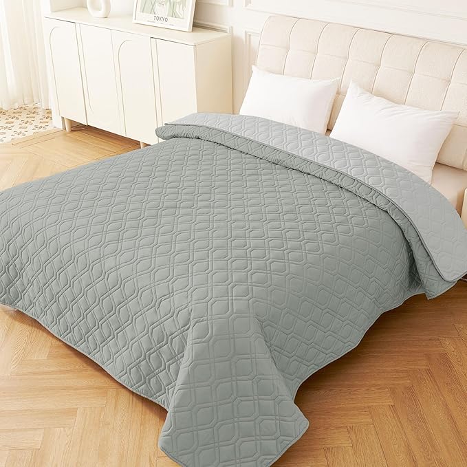 hyha Waterproof Dog Bed Blanket, Soft Pet Blankets, Waterproof Couch Cover for Dogs, Reversible Sofa Covers Washable for Furniture (82x82 Inch, Grey/Light Grey)