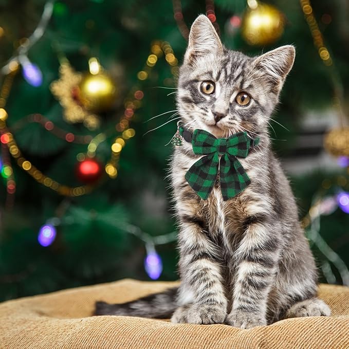 SCENEREAL Christmas Cat Collar with Bell & Stylish Bowtie, Classic Red Green Plaid Pattern Breakaway Cat Collars Accessories for Boy Girl Small Cats, Holiday Xmas Kitten Costumes for Female Male Pets