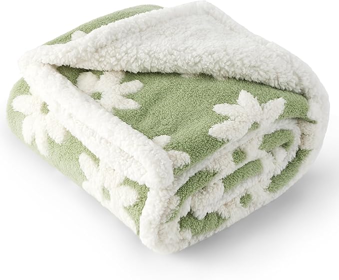 LE SURE Waterproof Dog Blanket for Large Dogs - Washable Double Sided Dog Blankets with Warm Jacquard Shag and Soft Sherpa Fleece, Pet Cat Blanket for Bed Couch Protection, 3D Textured Cloud, Green