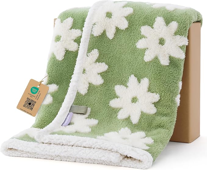 LE SURE Waterproof Puppy Blanket for Small Dogs - Washable Double Sided Dog Blankets with Warm Jacquard Shag and Soft Sherpa Fleece, Pet Cat Blanket for Couch Protection, 3D Textured Cloud, Green